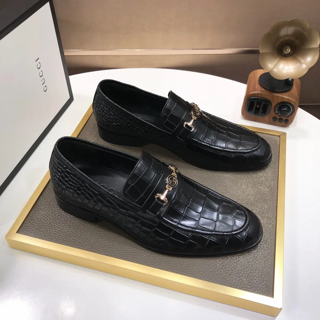 Men's shoes💰500💰Italy's top luxury men's shoe giant (GUCCI) (Gucci) (full cowhide lining) new arrival🍃Original European style🔰 Pleasant to the eye😍In order to make the shoes more durable and non-deformable🌀The production continues to follow traditional methods but there is still no lack of innovation💪Choose original sheepskin for the leather♻️ Smooth and natural And extra bright ⭐Made of imported cowhide, the first choice of rich people 38-45 (45 customized)